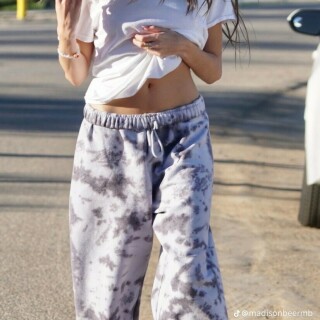 DBF6C52B-5D89-45AF-B0B6-71C93E3A0BED