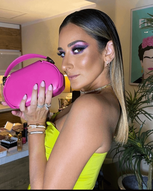 DDB8D8B6-FF67-4352-B2D3-EF4C20F659E8