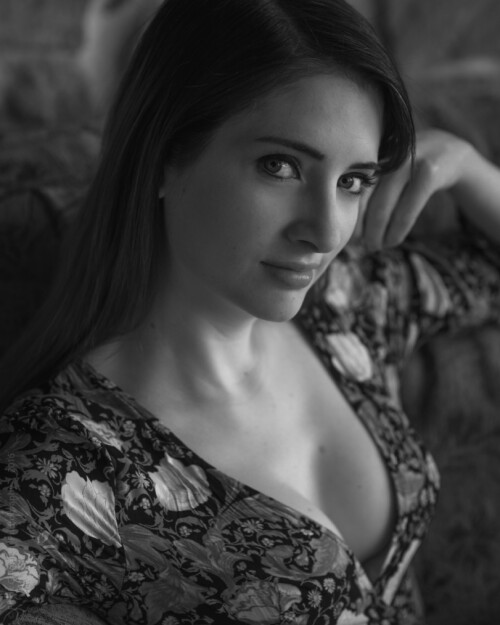 DEVUSKA Susan Coffey CERNO BELOE FOTO 3106630551b6841136c5ea0