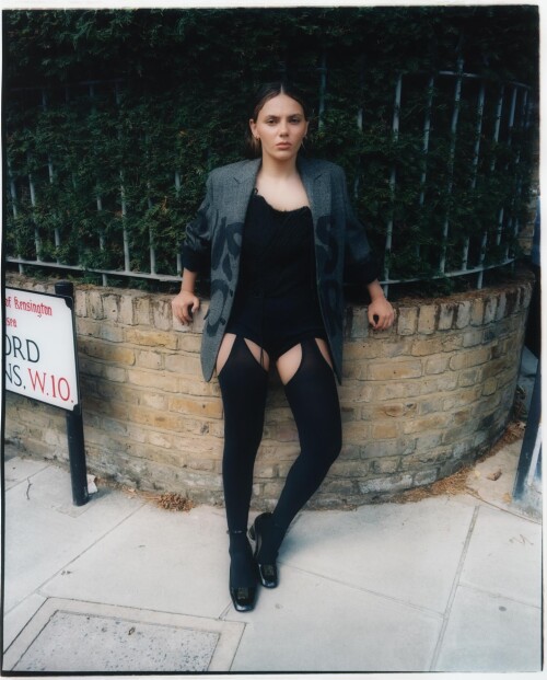 Dafne Keen metal magazine 466f624f1765116ed