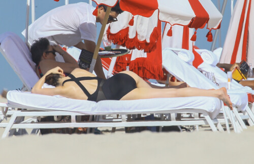 FFN_IMAGE_51938030|FFN_SET_70001802