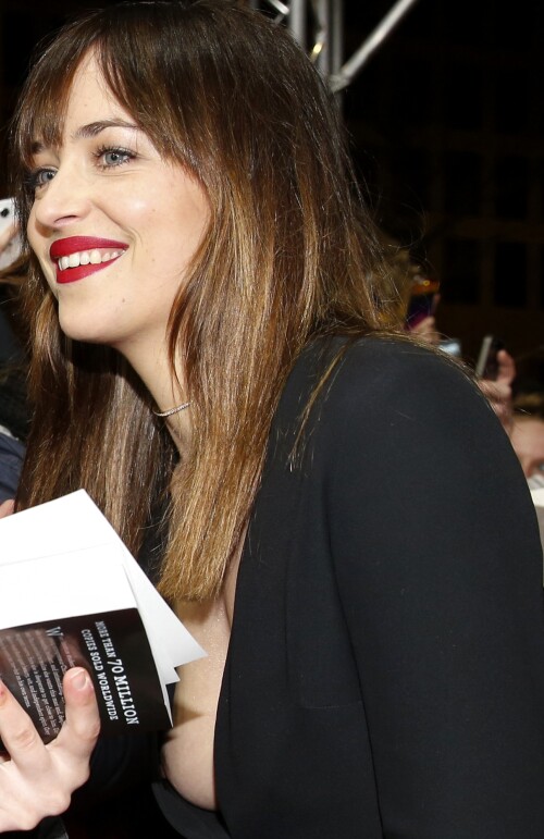 Dakota Johnson NipSlip1befbaed0122a30f