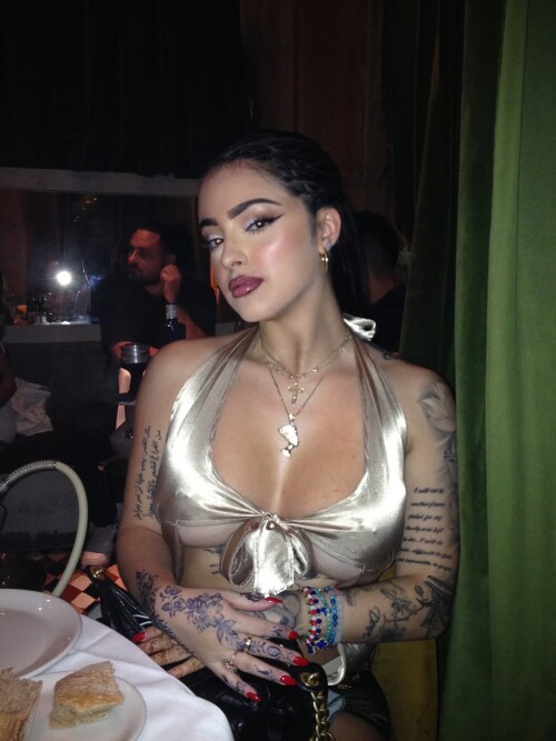 Dangerous woman 4c8133049ad815b54