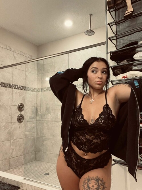 Danielle Cohn 2022 03 23 7d8eb0c7f4ba8edf 1080x1440 9E442439 452F 48D2 85D8 AFCB7FFCAC4B