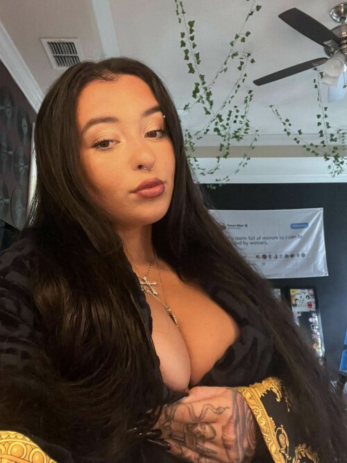 Danielle Cohn 2022 04 10 0ff4d963b72f69af 1080x1440 4728E902 7F71 4503 B972 2611B37AF4FF