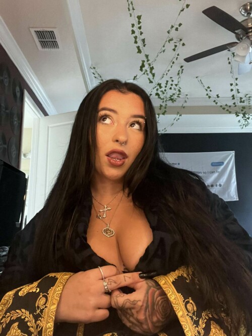 Danielle Cohn 2022 04 10 d97b9ad0adaa6da4 1080x1440 34BFA6F2 1914 4948 9C58 C6E867A3F12C