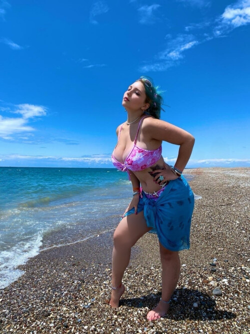 Day on the Beach 64fa96e2037d37a3b