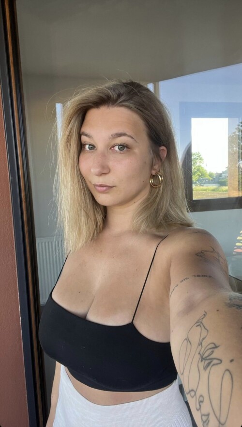 Demandes Apoline Perret Page 6 LEAKIMEDIA 65a8ab615a55d108e