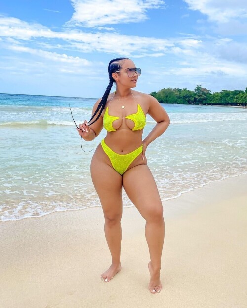 Demetria Obilor 5809492cfa4e54d30b7b75a