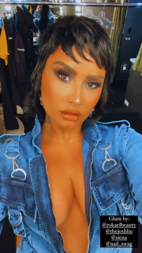 Demi Lovato Cleavage 576x1024dff60ecf0c7b43e4