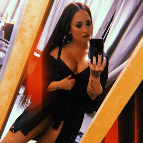 Demi Lovato Slutty Cleavage Mirror Selfie 768x768b08a16941ea7a962