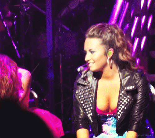 Demi-Lovato-big-booty-gif