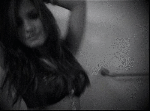 Demi-Lovato-in-bra
