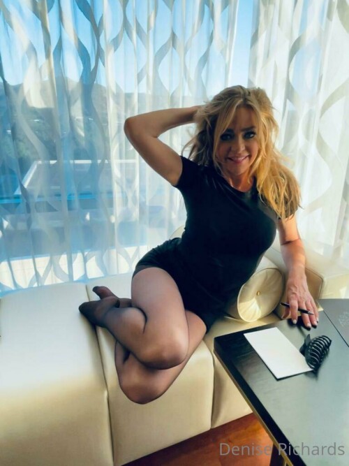 Denise 776fec7c80b34bc257f