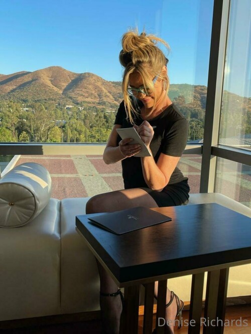 Denise 79258a5307fa1438df8