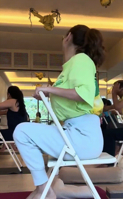 Do-the-yoga-with-me-_-I-am-funny-you-will-do-better-_1920p_30fps_H264-128kbit_AAC_l_edit_editec867ccd63d1ed82.gif