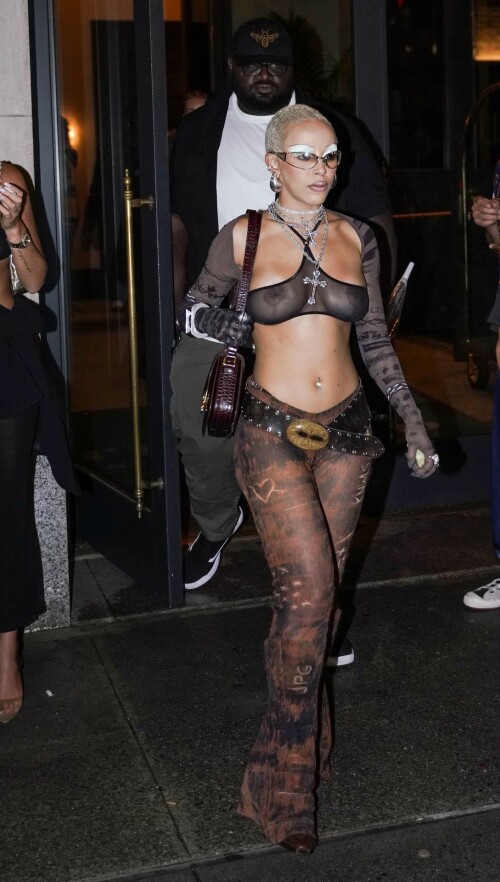 Doja Cat Nude 06f681b926fb36c5ee