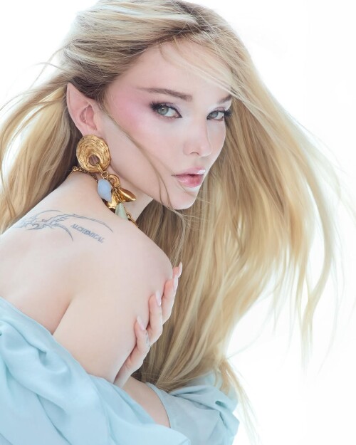 Dove Cameron R0011742de61914d0395