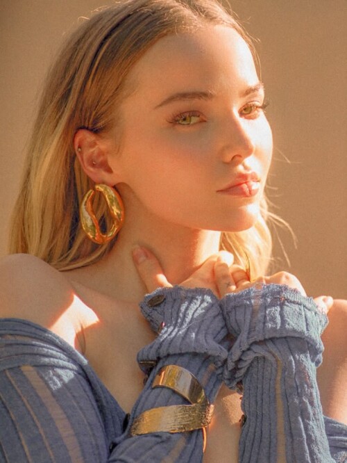 Dove Cameron R01404947e32b467f93f