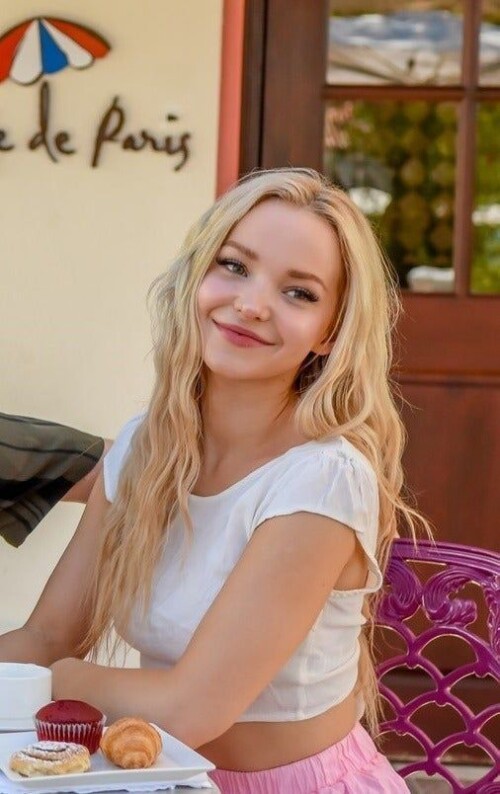 Dove Cameron R016a3e5246e0d343396