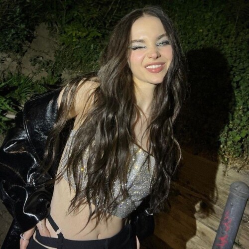 Dove Cameron R0172223b2f75483bd3e