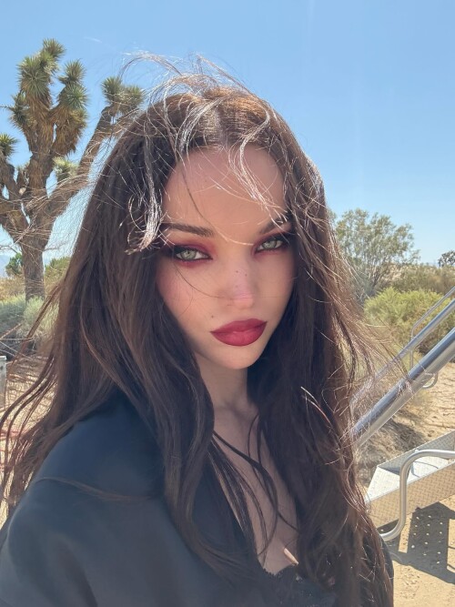 Dove Cameron R027680a44d5bdc4cea8
