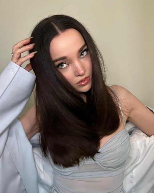 Dove Cameron R02997595580665acb81