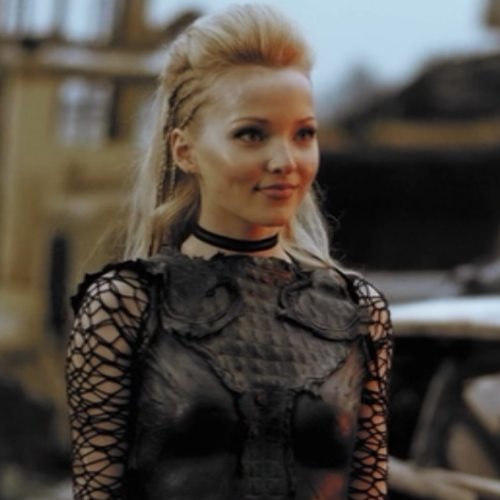 Dove-Cameron-R033a524f9a3a1e4a3f1