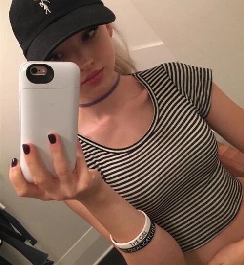 Dove Cameron R04640839925511d2919