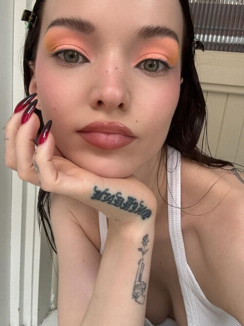 Dove Cameron R070d9b1414d1e05952e