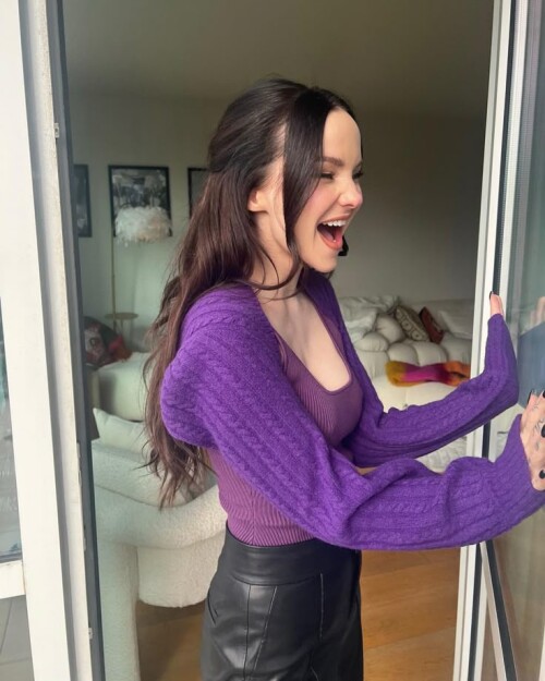 Dove Cameron R0816be3856e4edbf027