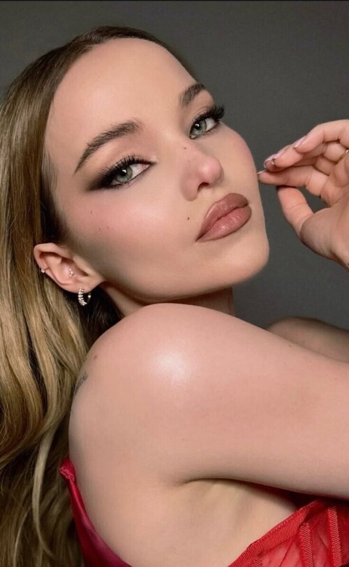 Dove Cameron R089e94c5134c9484b64