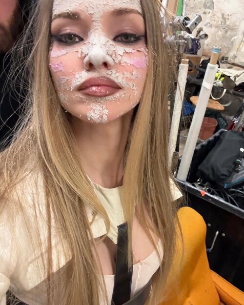 Dove Cameron R092319b574e7ca95e61