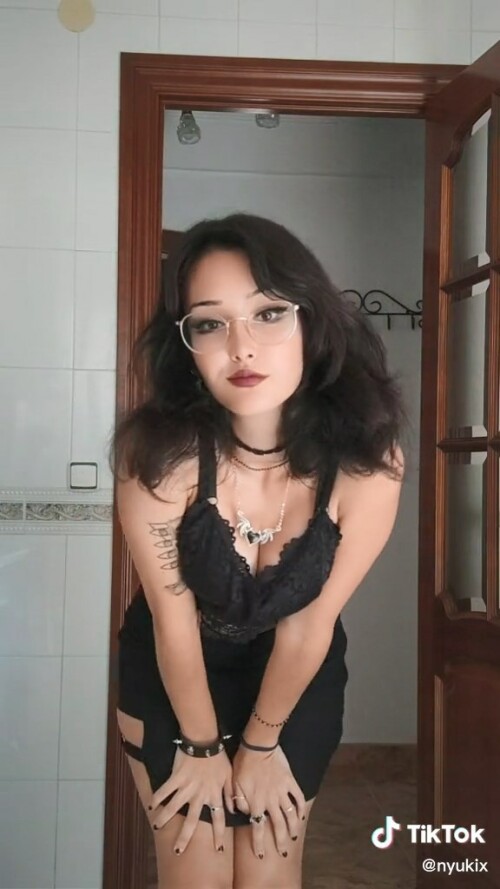 Download.mp4 snapshot 00.12 2023.06.04 23.42.2415c19e78c474381f