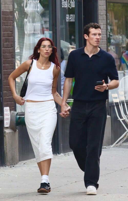 Dua Lipa enjoying an ice cream in Manhattan 06 17 2024 14 406fd190caa6795e