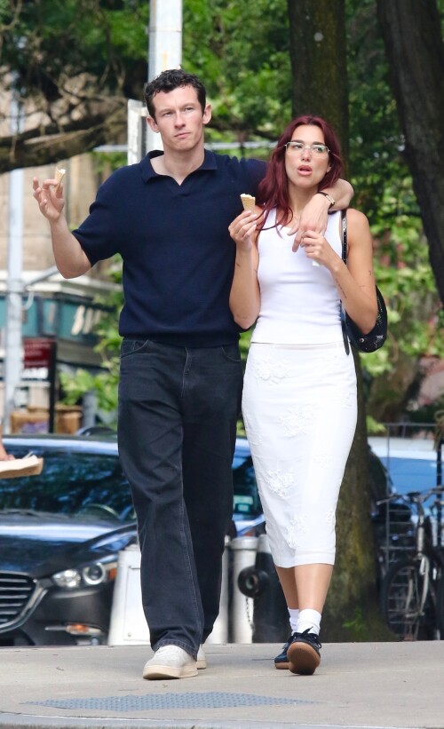 Dua Lipa enjoying an ice cream in Manhattan 06 17 2024 1 d7482a4f51ebc1e6