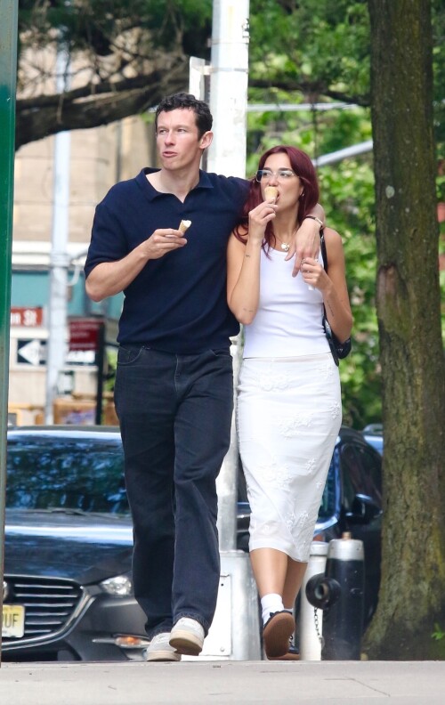 Dua Lipa enjoying an ice cream in Manhattan 06 17 2024 8 1922a78885e4e3f3