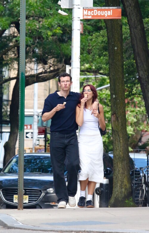 Dua Lipa enjoying an ice cream in Manhattan 06 17 2024 9 5ae8758c21733a61