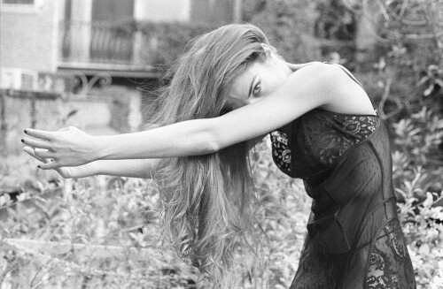 E06 Outtake19327d0c1595f46695