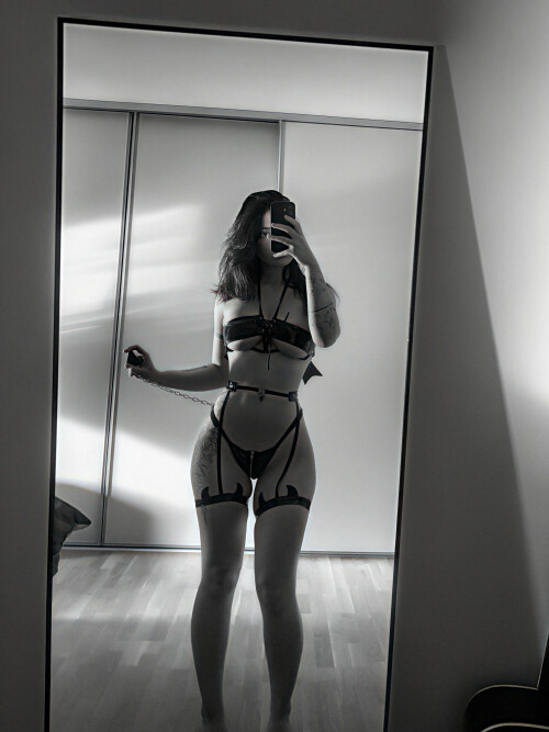 E2231104 12DF 404A 986B E81FA8B21B26174d4705778fe8cb