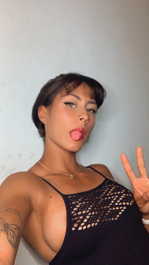 E8tv9K WYAEa 1R2fea733ddd642fee