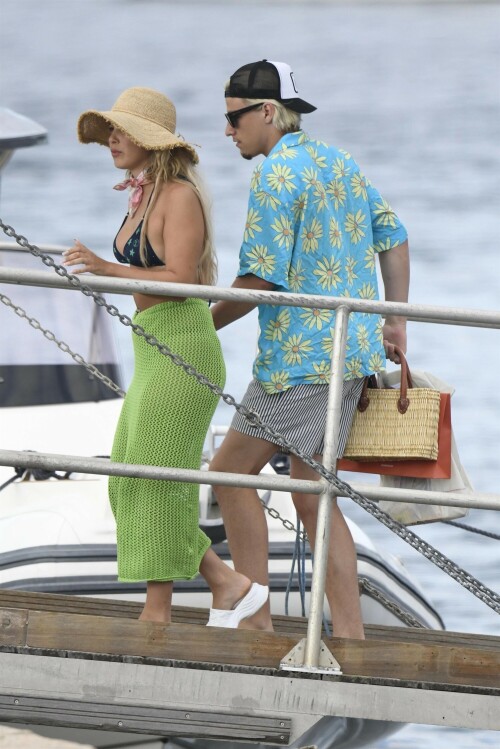 E99A61EE-4CF8-4820-B3A6-F68ACE2578FF