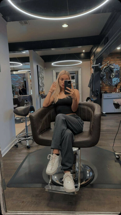 EAB2B78E 76CD 4240 80DB 23738D775EE1