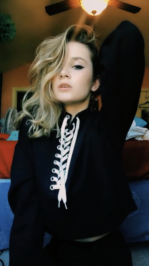 EE542D7F-5FE5-46D2-AFAA-20BC6DDD226E