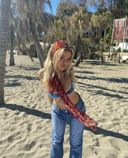 EEE41DCC A893 4165 85B4 019BAD27C470