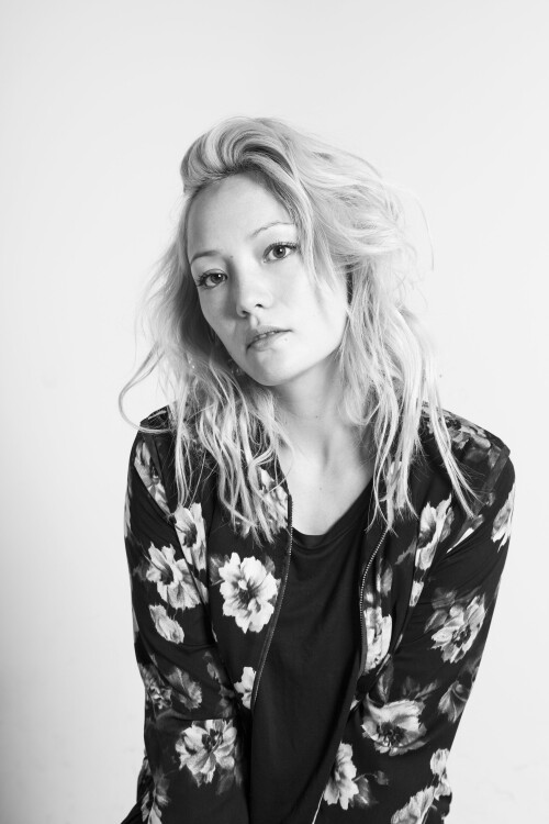 ELLE_Pom_067fe3487b4ae31e92