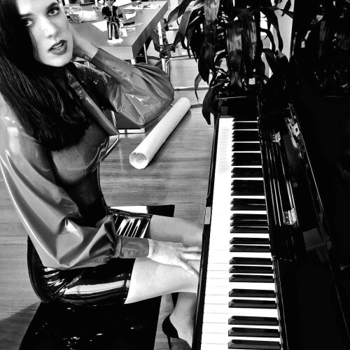 EW8sAOUXYAM7dCa87003774a34777b7