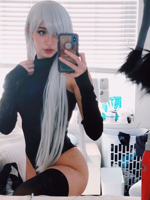 Elizabeth Liones Selfies 4