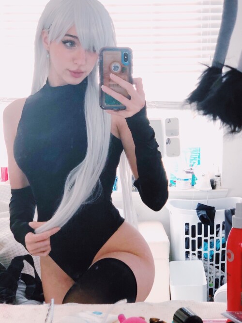 Elizabeth Liones Selfies 5