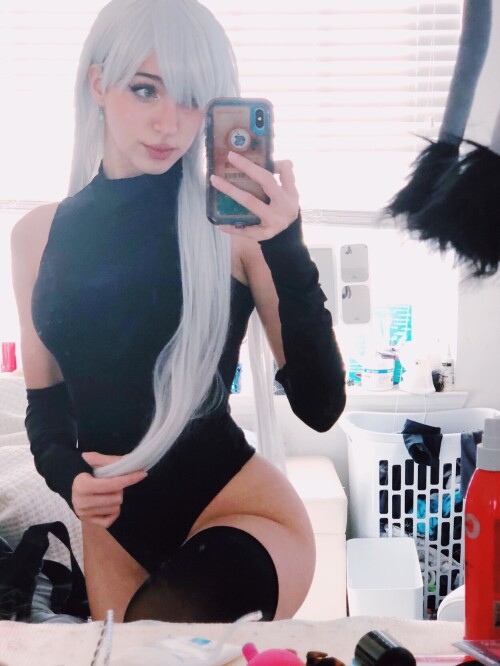 Elizabeth Liones Selfies 6